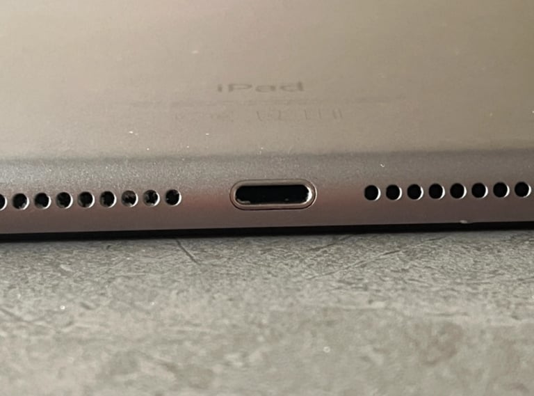 Apple iPad 6th Gen 9.7inch; 2018, A1954 128GB (Black/Silver) Wi-Fi and Cellular 