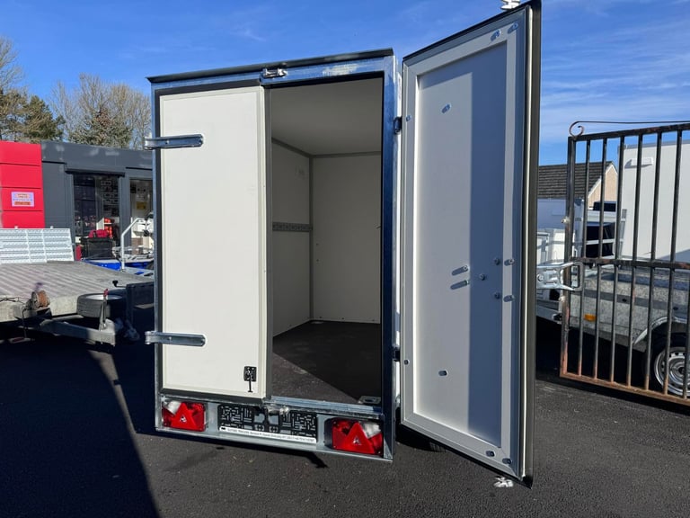 BRAND NEW 6,7FT X 3,8FT X 4,9FT SINGLE AXLE BOX TRAILER WITH BARN DOORS 750KG