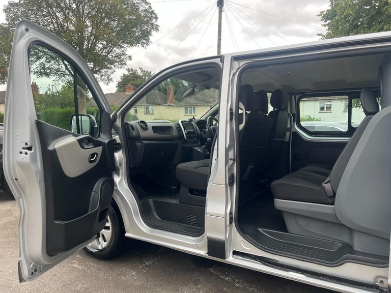 Renault Trafic LL29 Energy dCi 125 Sport Nav 6 Seat LWB Crew Van DIESEL 2019/19