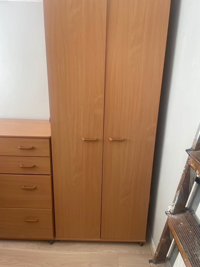 Wardrobe Chester draws 