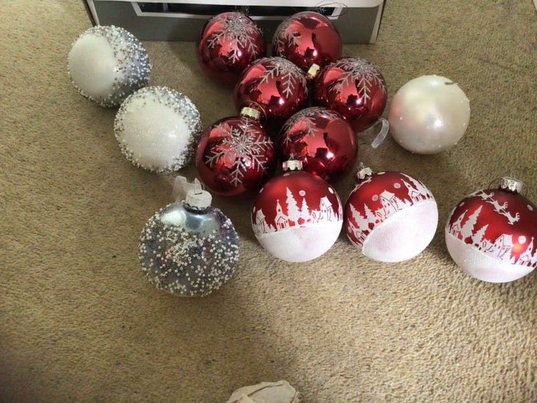 image for 13x gorgeous glass baubles Christmas decorations