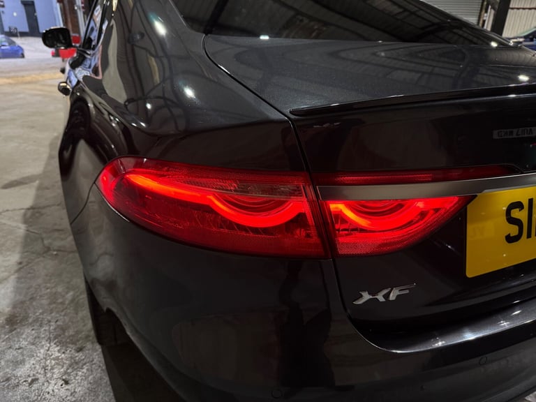 2017 Jaguar XF 2.0d R-Sport Saloon 4dr Diesel Auto AWD Euro 6 (s/s) (240 ps)