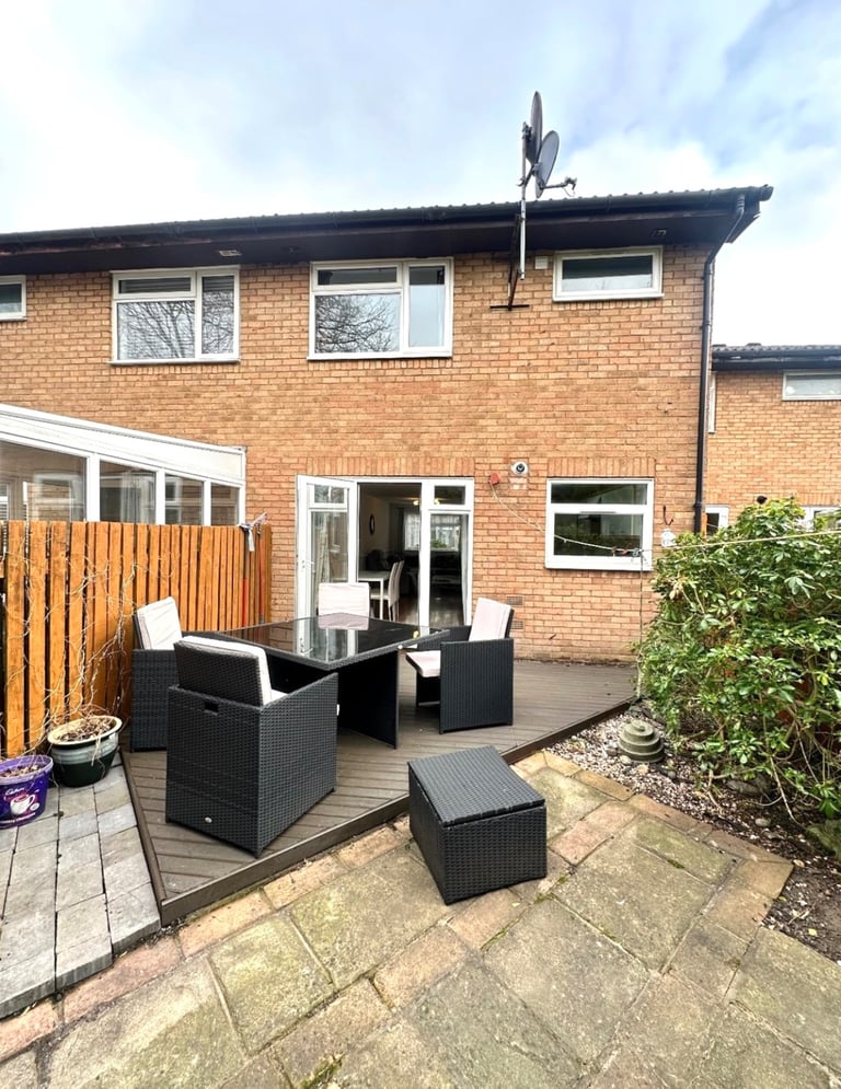 (Not a studio)Double room including bills for single occupancy Postcode TW12 3YZ