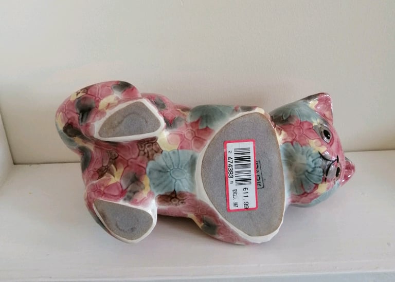 Park Rose pottery Brid Cat poised 