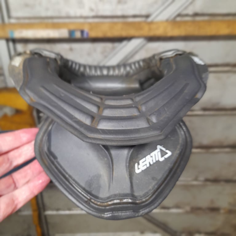 Motocross leatt neckbrace medium 