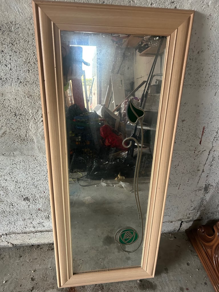 Remind Macintosh themed mirror 