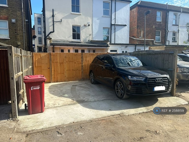 2 bedroom house in Stoke Road, Slough, SL2 (2 bed) (#2588159)