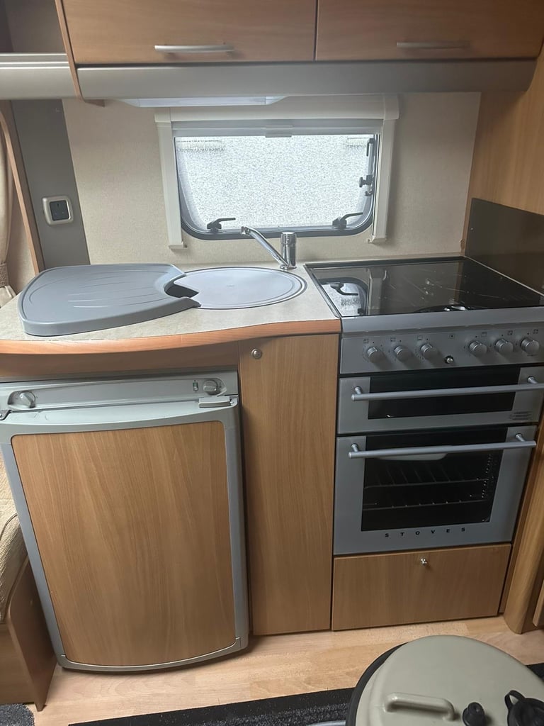 2008 Swift charisma 555 4 Berth with fixed bed