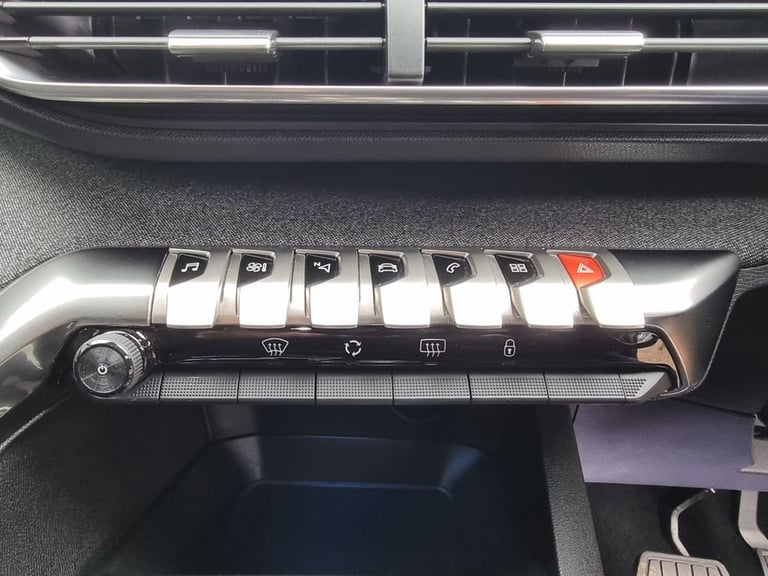 2017 Peugeot 3008 1.2 PureTech Allure SUV 5dr Petrol EAT Euro 6 (s/s) (130 ps) HATCHBACK Petrol A...