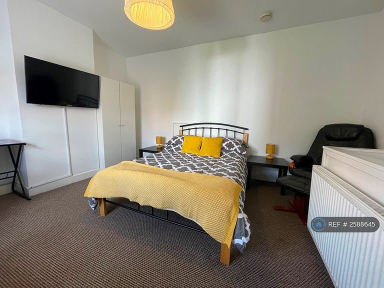 2 bedroom flat in Lower Ford Street, Coventry, CV1 (2 bed) (#2588645)