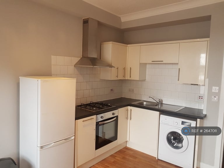 2 bedroom flat in Westmuir Street, Glasgow, G31 (2 bed) (#2647011)