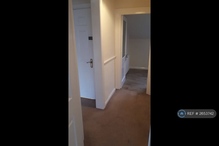 1 bedroom flat in Emerald Street, Saltburn-By-The-Sea, TS12 (1 bed) (#2653742)