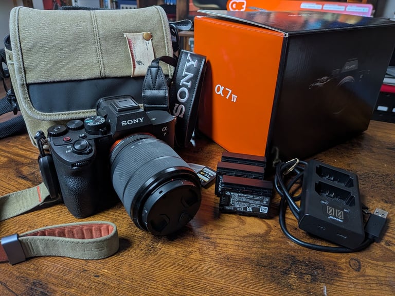 Sony A7 IV Mirrorless Camera + 28-70mm Lens | 128GB 300mb/s Card+ 64GB | 3 Batteries