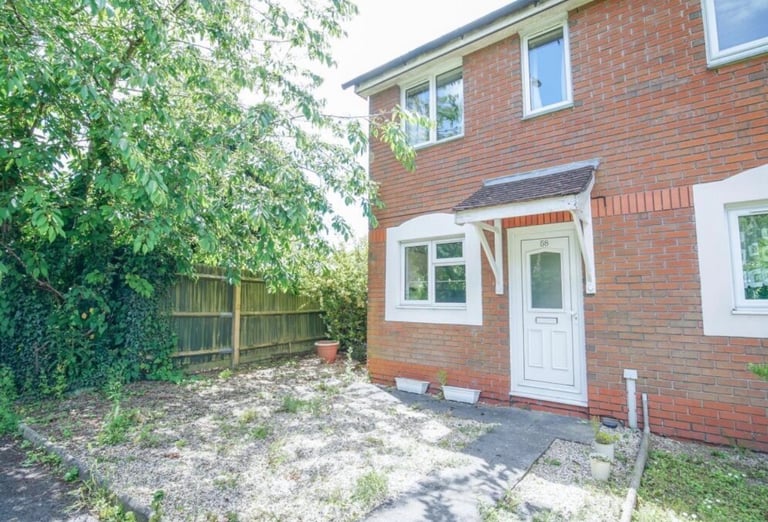2 Bed house Flaxfield court (RG21