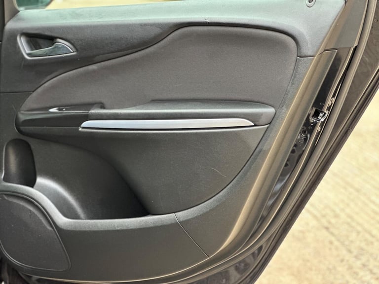 2013 Vauxhall Zafira Tourer 1.8 16V Exclusiv Euro 5 5dr Petrol