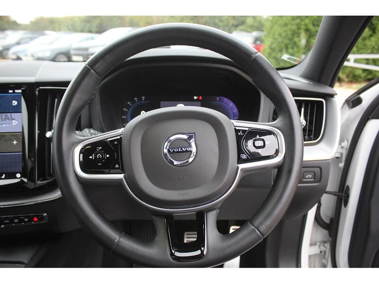 2022 Volvo XC60 B5 MHEV R-Design SUV HYBRID Automatic