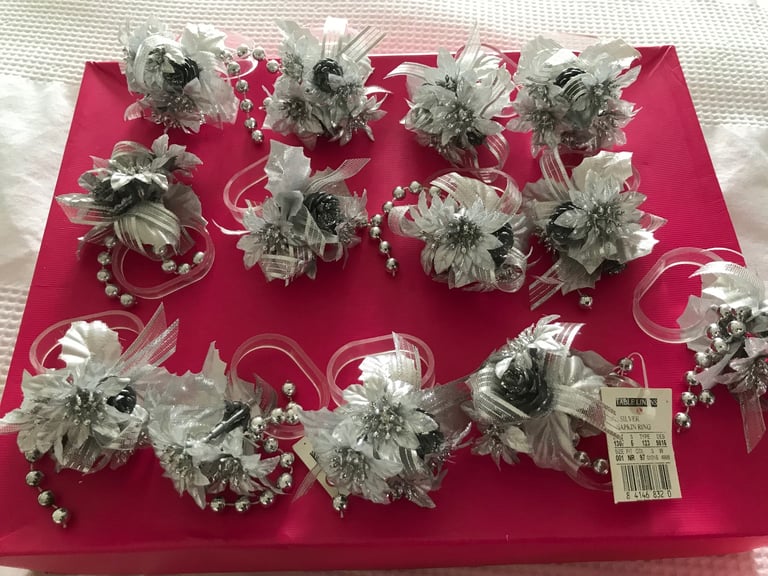 Debenhams new lovely Christmas table settings 13 in total 