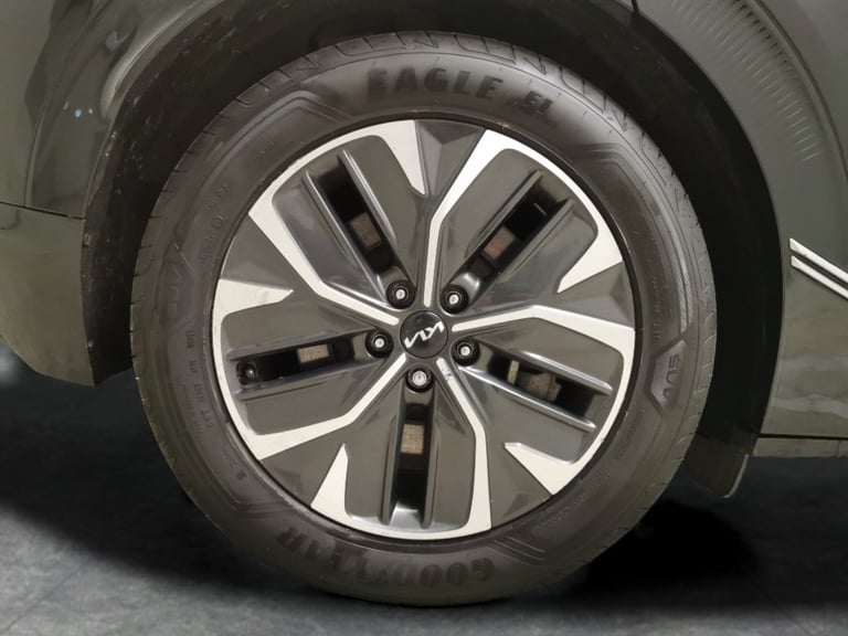2022 Kia EV6 77.4kWh Air Hatchback 5dr Electric Auto (225 bhp) - HEATED STEERING - LANE  Hatchbac...