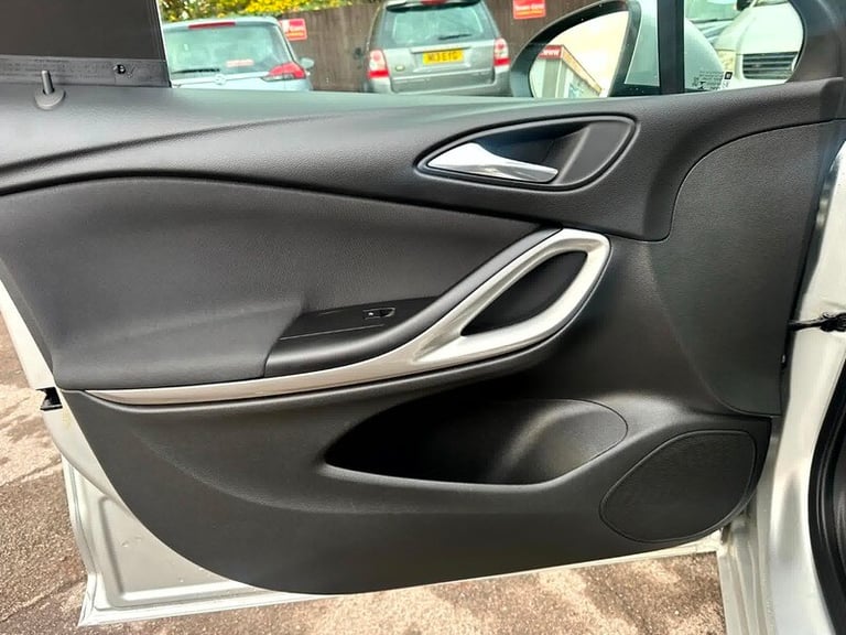 Vauxhall Astra SRI -6 SPEED, ONLY 66159 MILES, LANE ASSIST, REAR PARKING SENSORS