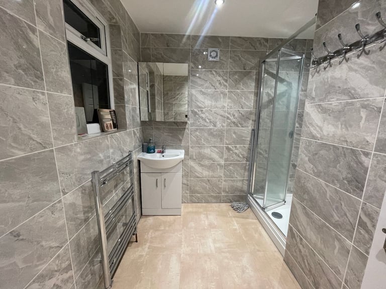 Spacious Double Studio-Style Room Private Shower Room  All Bills Included & Free High-Speed WiFi