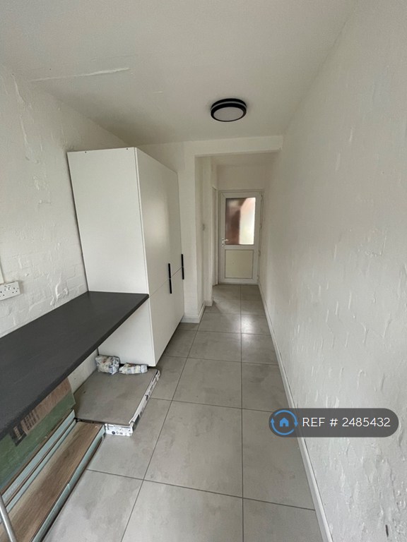 3 bedroom house in Neath Road, Walsall, WS3 (3 bed) (#2485432)