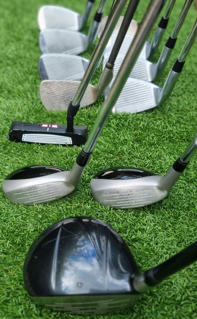 Taylor Made driver & 2x hybrids, Fazer CTR 6-LW & Cobra 5-iron, putter, Callaway stand-bag & MORE