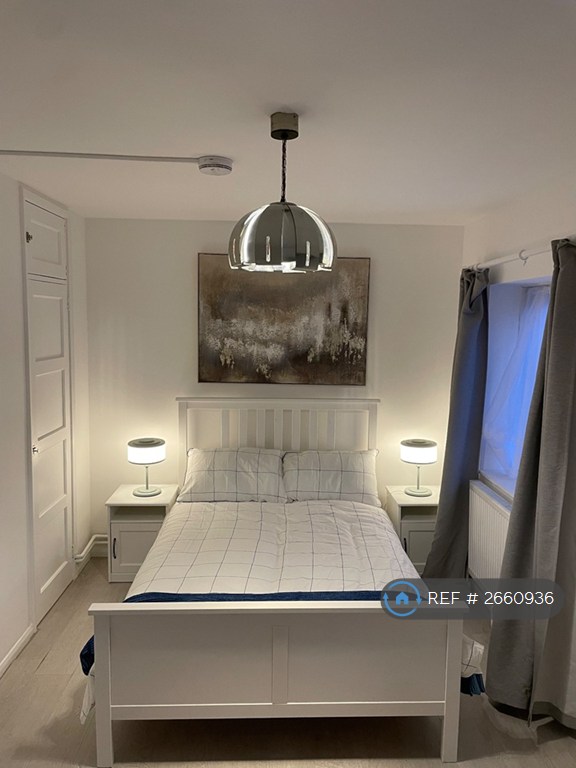 2 bedroom flat in Broadhurst Gardens, London, NW6 (2 bed) (#2660936)