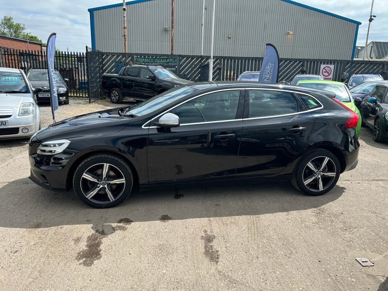 2017 Volvo V40 2.0 T2 R-Design Nav Plus Hatchback 5dr Petrol Manual Euro 6 (s/s) (122 ps) Hatchba...
