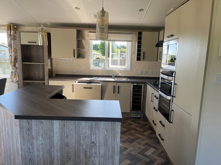 Atlas Lilac Lodge 40x20x2 bedroom