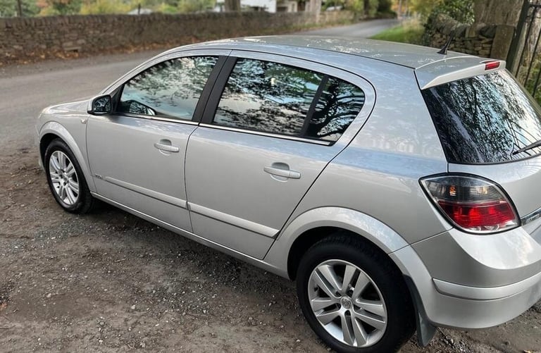 AUTOMATIC  VAUXHALL ASTRA  1.8  ULEZ 5 DOORS-MOT- 1 Year like Ford Focus Renault Megane Mazda 3