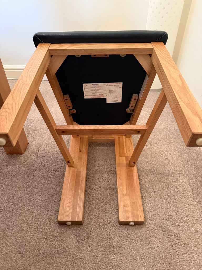 Solid Oak Extending Dining Table & Chairs 