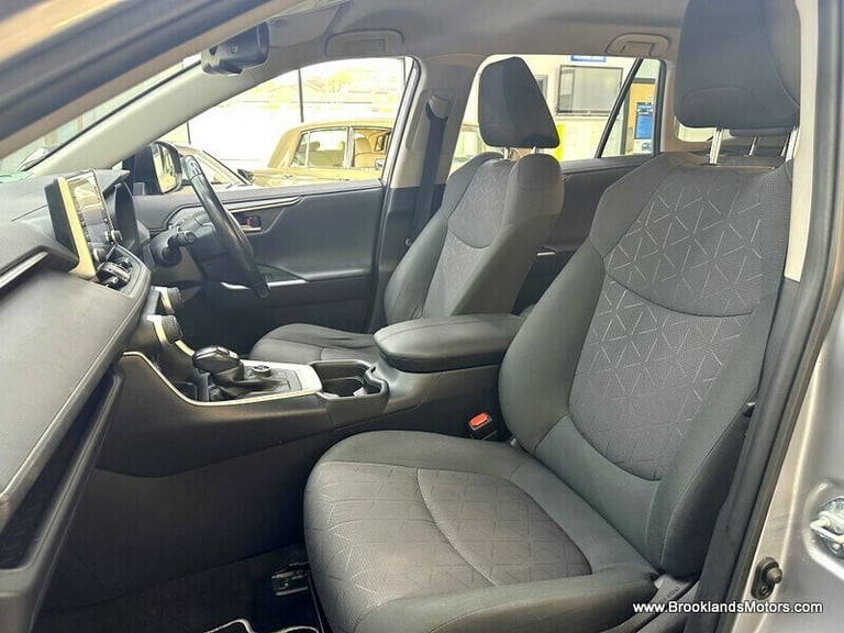 Toyota RAV4 2.5 VVT-I DESIGN [SAT NAV, REVERSE CAMERA &amp; 4WD]