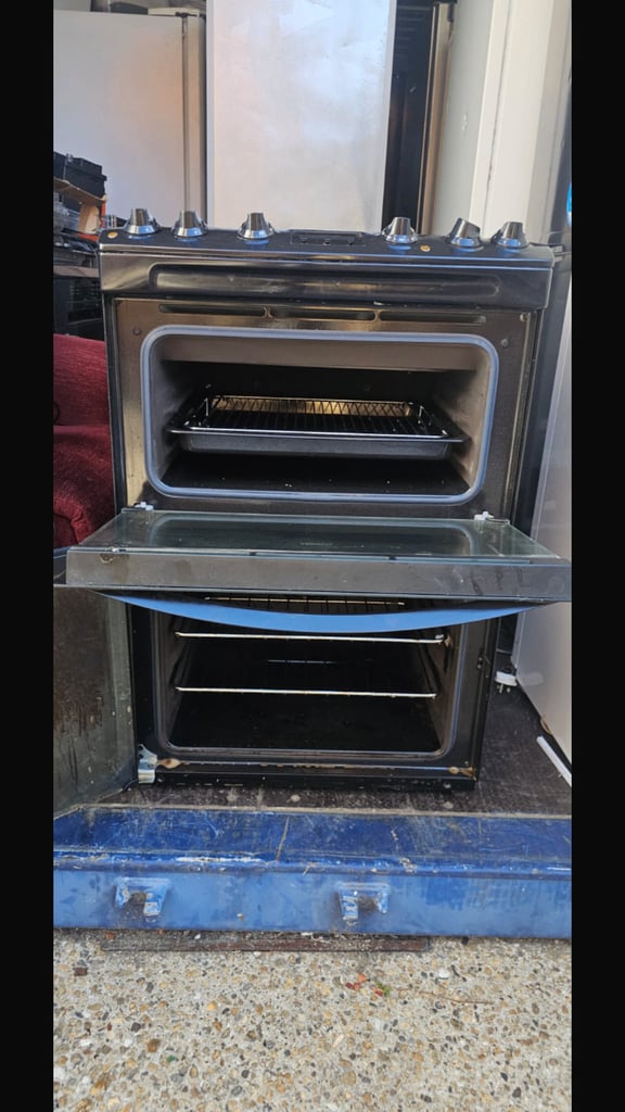 Zynussi black 60cm electric cooker. In excellent working condition. With 3 months warranty. 