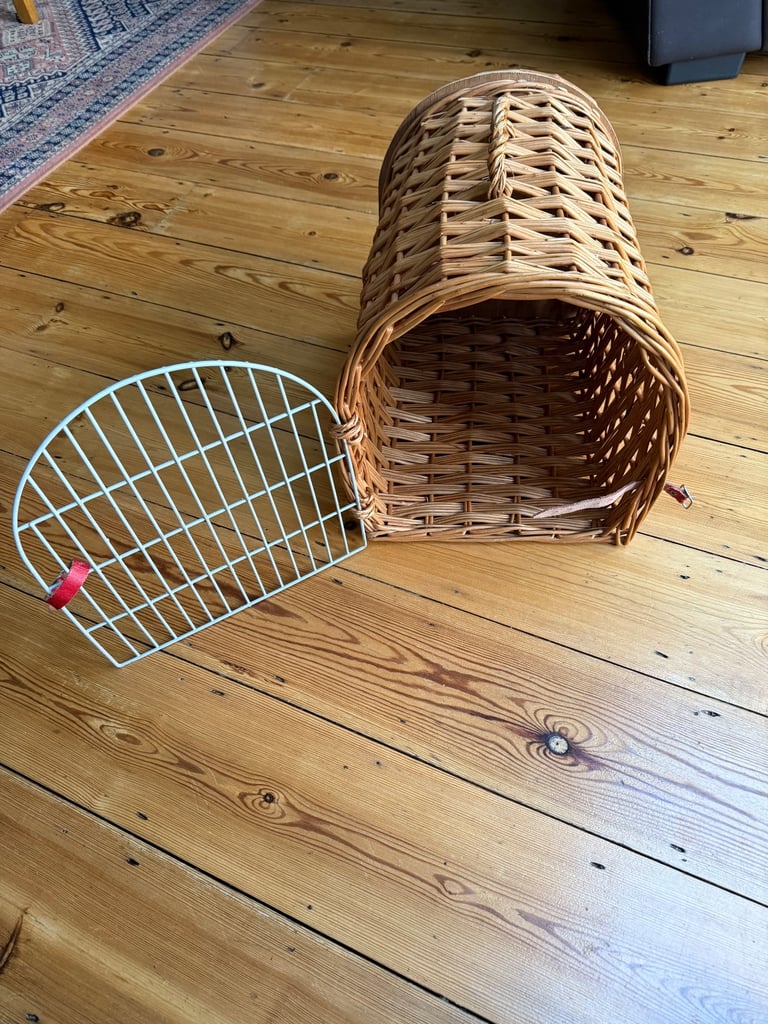 Cat basket carrier
