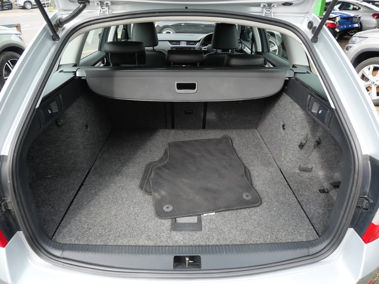 2014 Skoda Octavia 2.0 TDI Elegance DSG Euro 5 (s/s) 5dr Only 32000 Miles