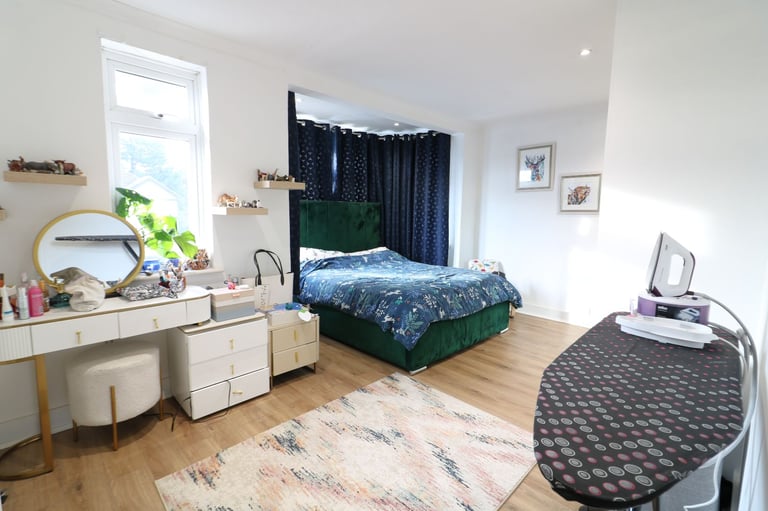 Three Bedroom End-Terrace House to Rent