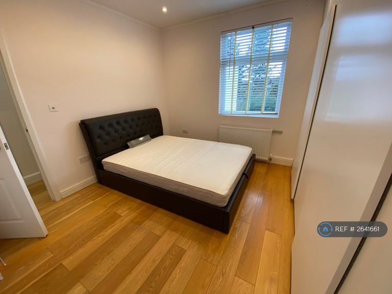 3 bedroom flat in Egerton Gardens, London, NW4 (3 bed) (#2641661)