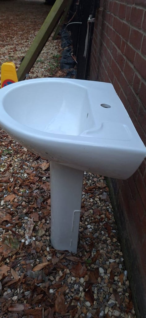 White Ceramic Sink & Pedestal