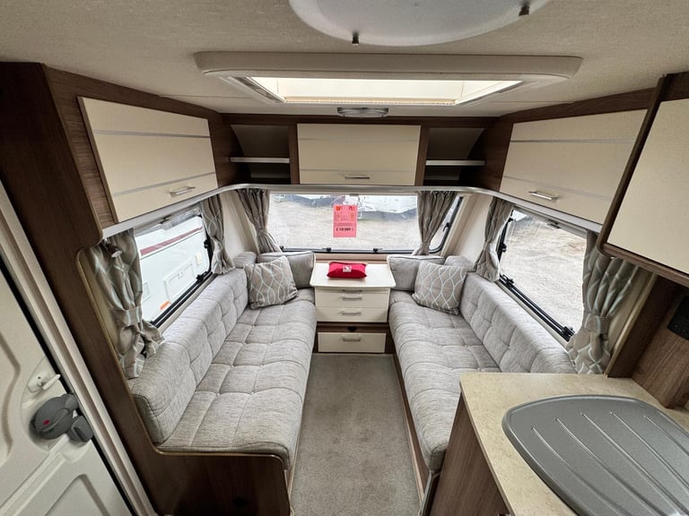 LUNAR VENUS 570/4 2017 MODEL 4 BERTH FIXED ISLAND BED TOURING CARAVAN