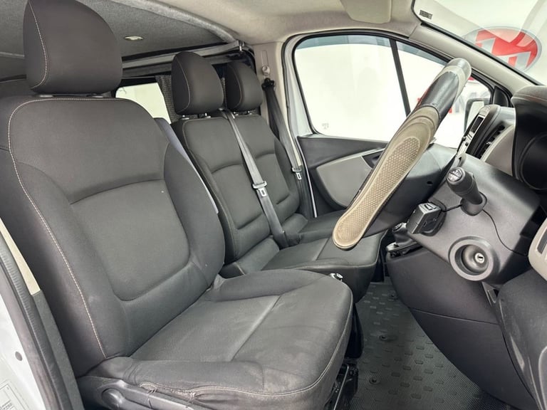 2015 Renault Trafic 1.6 dCi 27 Business camper conversion, 6 seats 5dr Diesel Manual SWB Standa C...