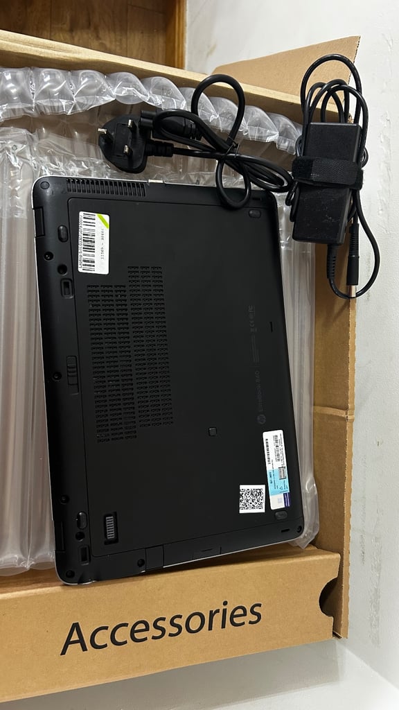 i5 EliteBook HP Laptop 840 G2 i5-5300U 8GB RAM 512GB HDD 14" Windows 10 Pro