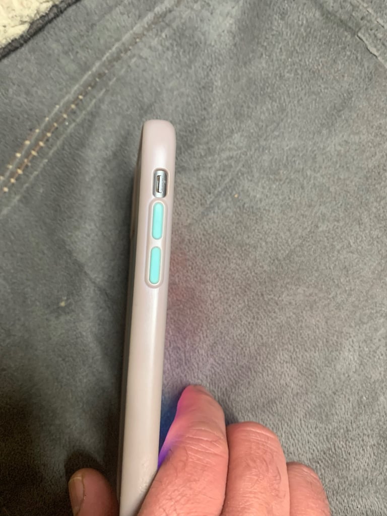 Apple iPhone 11 unlocked 64gb 83% battery health screen is unmarked 