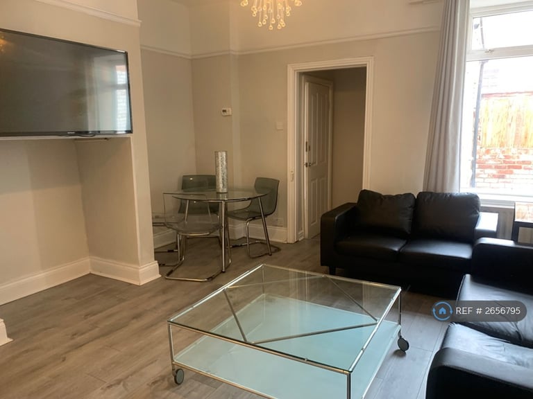 3 bedroom flat in Ashleigh Grove, West Jesmond, Newcastle Upon Tyne, NE2 (3 bed) (#2656795)