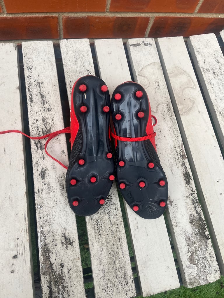 Football boots size 6