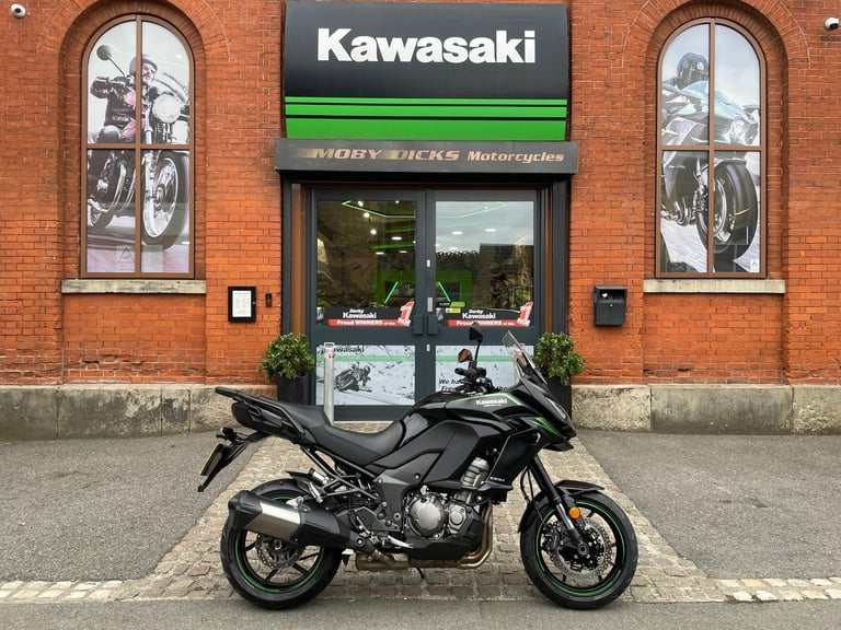 2018 Kawasaki Versys 1000 adventure touring motorcycle in Black