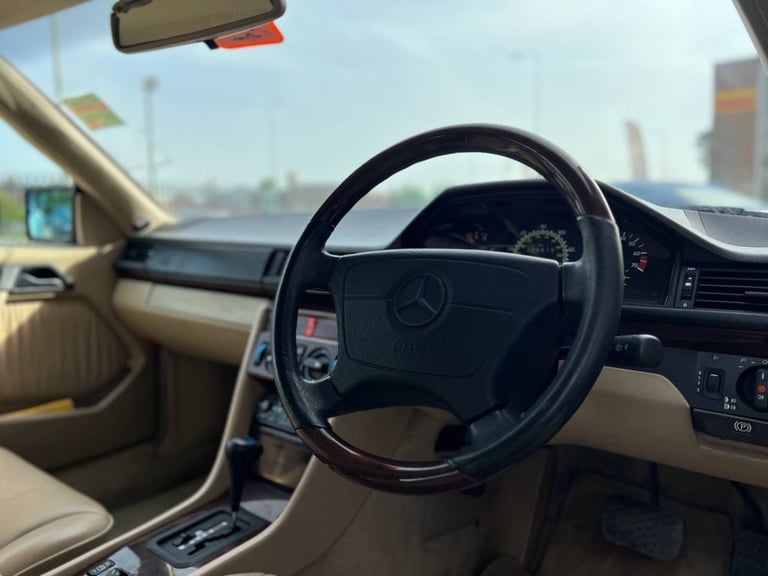 1997 P MERCEDES-BENZ E-CLASS 2.2 E220 2D AUTO 150 BHP