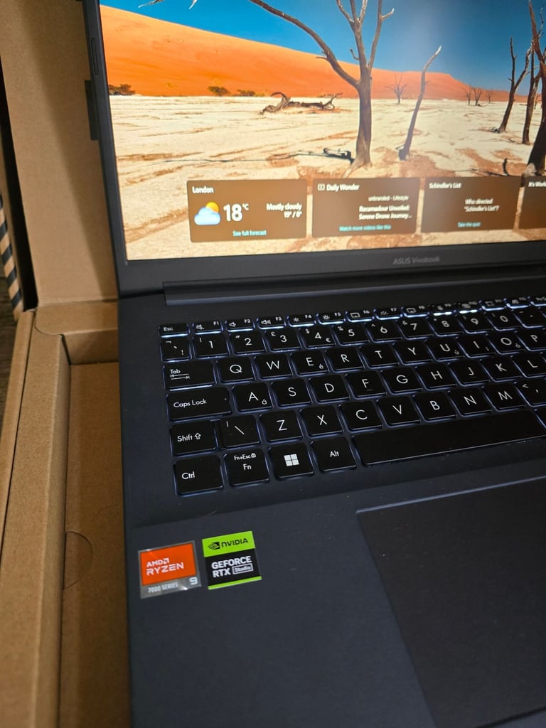 ASUS Vivobook RTX 4060 / Ryzen 9 / MINT CONDITION W/ BOX and PAPERS