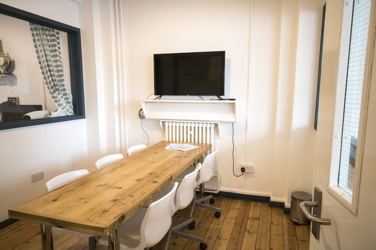  Office | Creative Space | Beauty Room | Workspace | Commercial unit in Leytonstone East London E10 