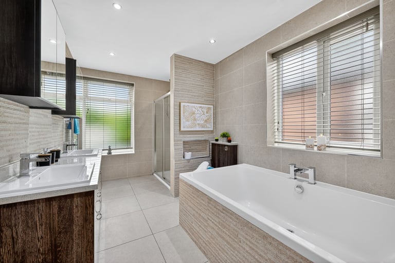 36 Nevile Rd - 4-BR House with Free Street Parking and Wi-Fi