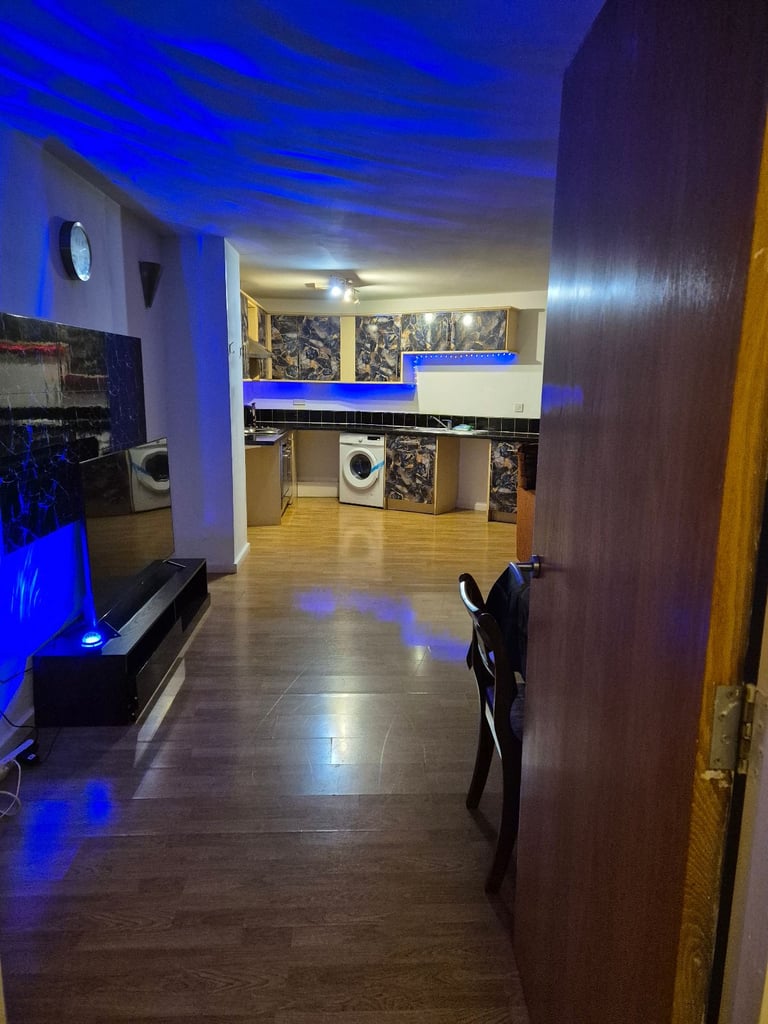 image for Modern 2 bedroom apartment for rent longterm unbeatable location in the city centre £950pcm